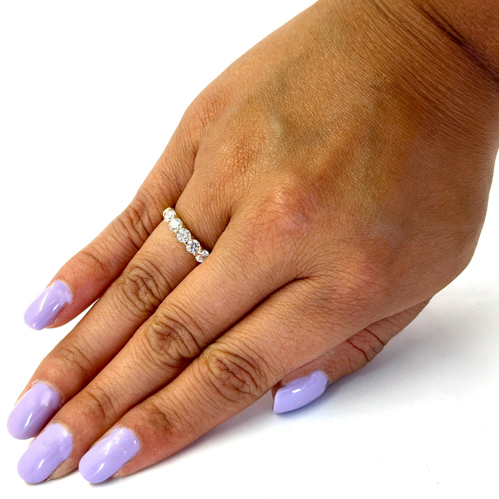Anillo de diamantes de 5 piedras de 0,75 quilates