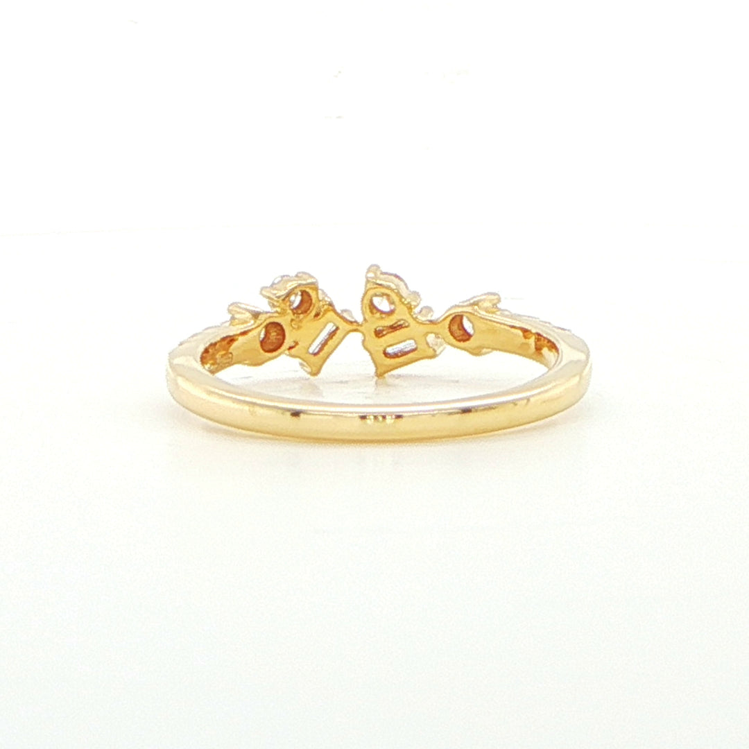 18K Yellow Gold Baguette & Round Diamond Band