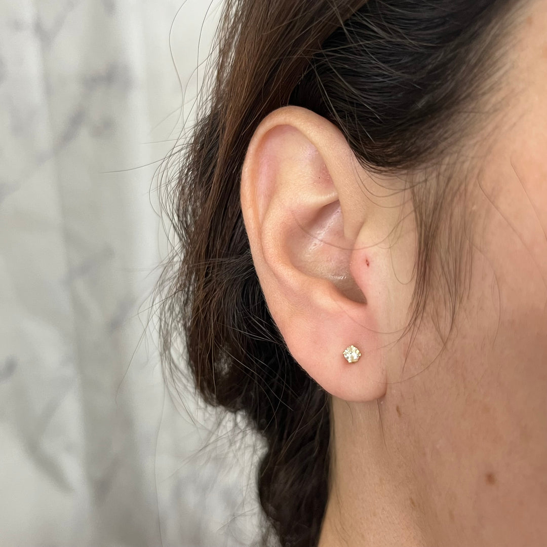 14K Yellow Gold Round Diamond Stud Earring