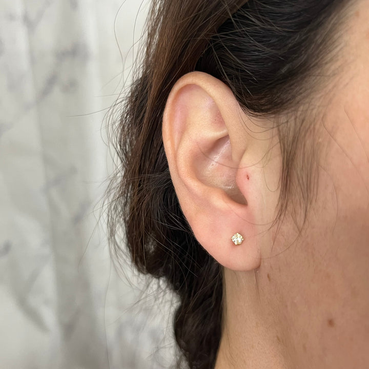 14K Yellow Gold Round Diamond Stud Earring