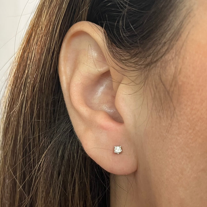 14K White Gold Diamond Stud Earrings 0.10 Carat