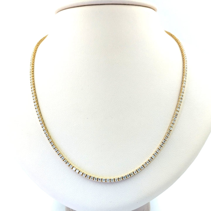Collar de línea de diamantes