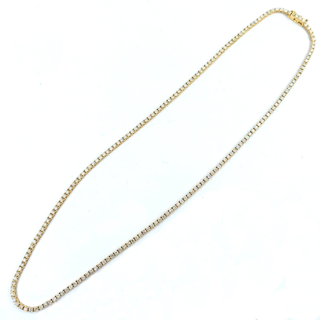 Collar de línea de diamantes