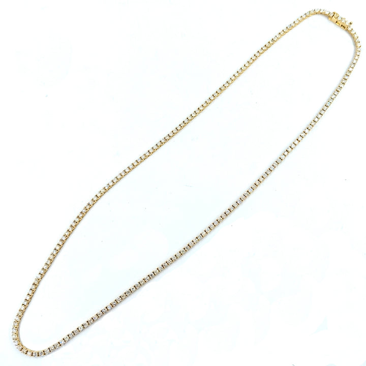 Collar de línea de diamantes