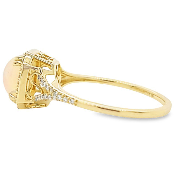 Anillo de ópalo y diamantes