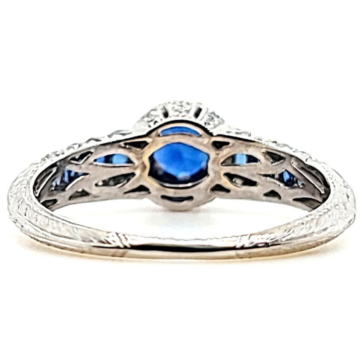Anillo de zafiro y diamantes