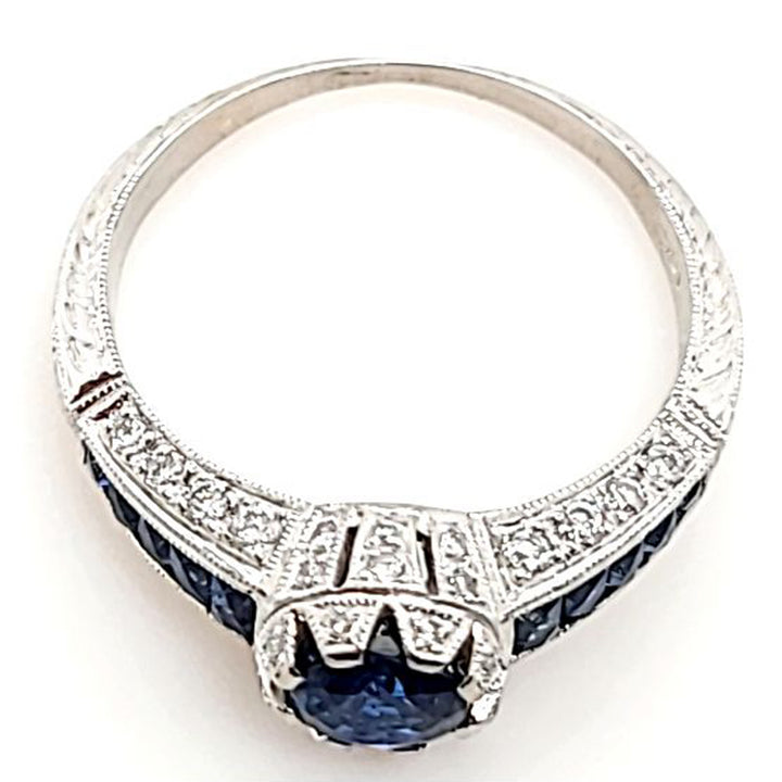 Anillo de zafiro y diamantes