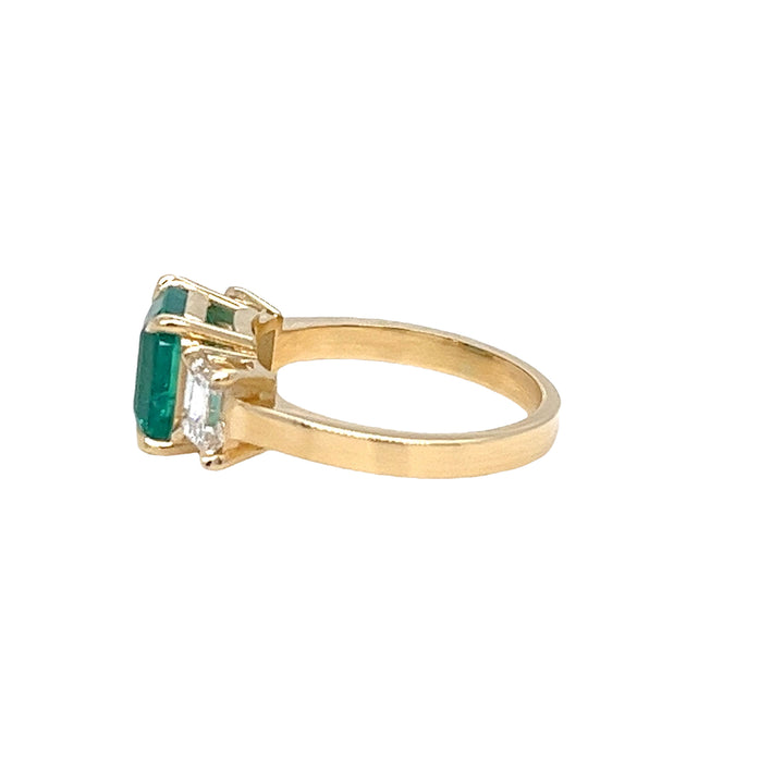 Colombian Emerald and Diamond Ring