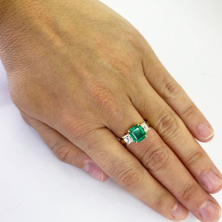 Colombian Emerald and Diamond Ring