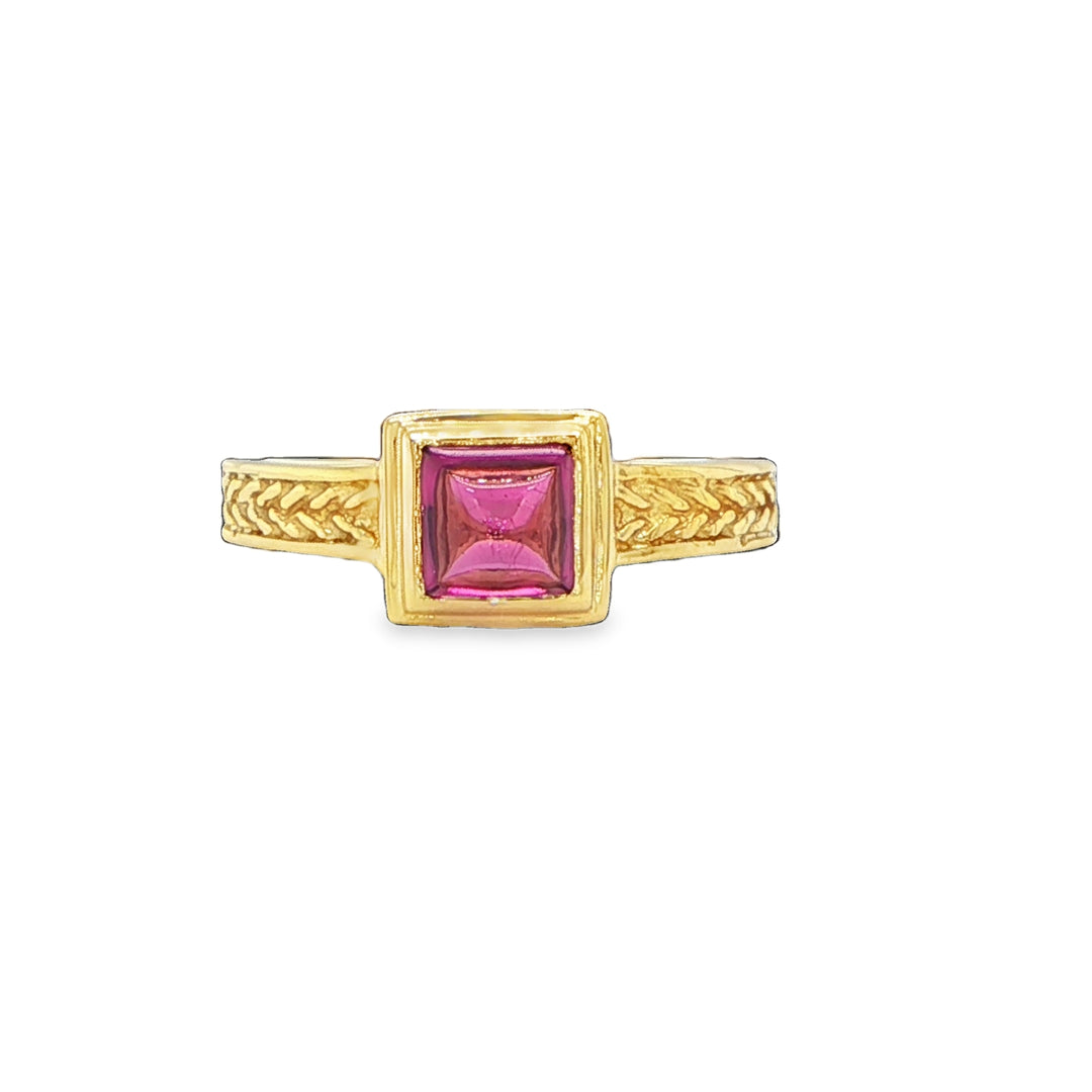 18K Yellow Gold Cabochon Rubelite Fashion Ring