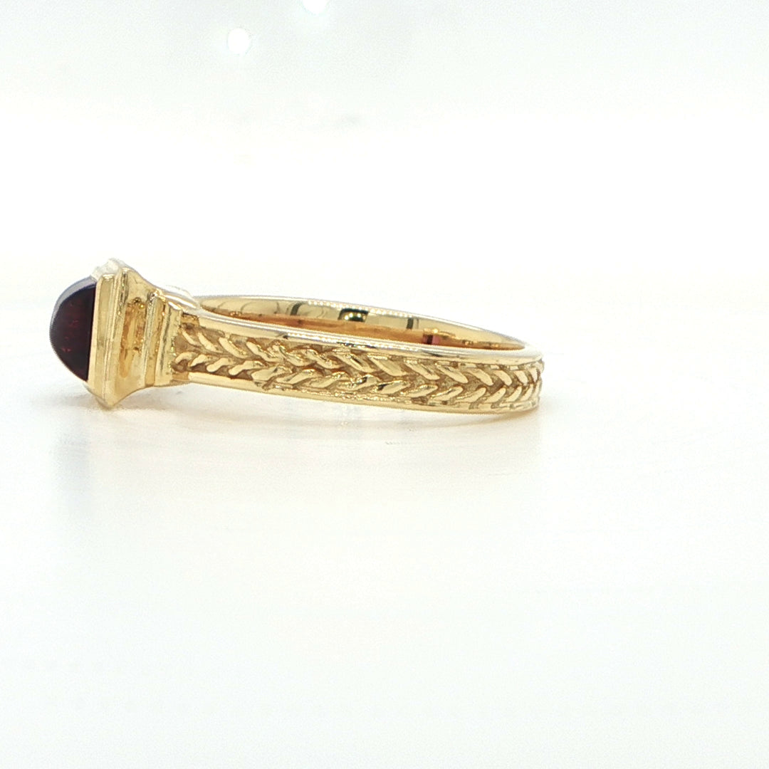 18K Yellow Gold Cabochon Rubelite Fashion Ring
