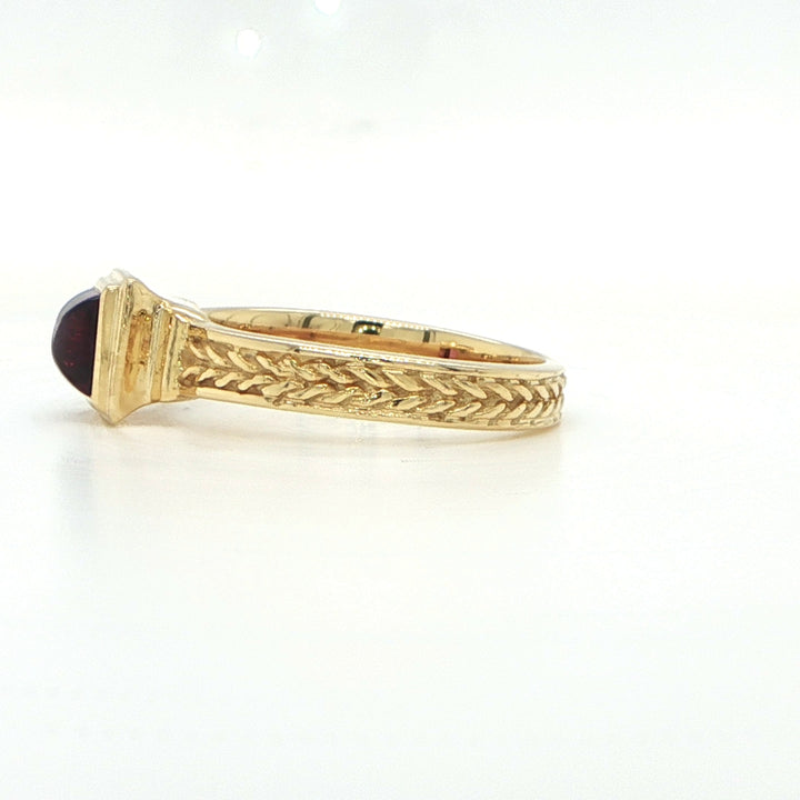 18K Yellow Gold Cabochon Rubelite Fashion Ring