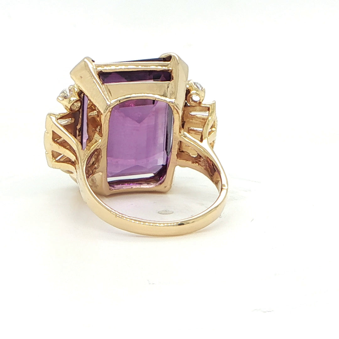 18K Yellow Gold Amethyst Cocktail Ring