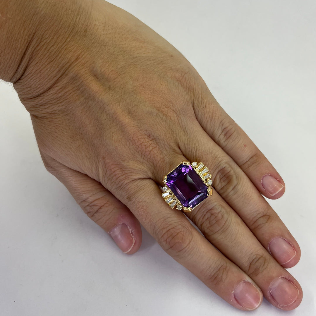 18K Yellow Gold Amethyst Cocktail Ring