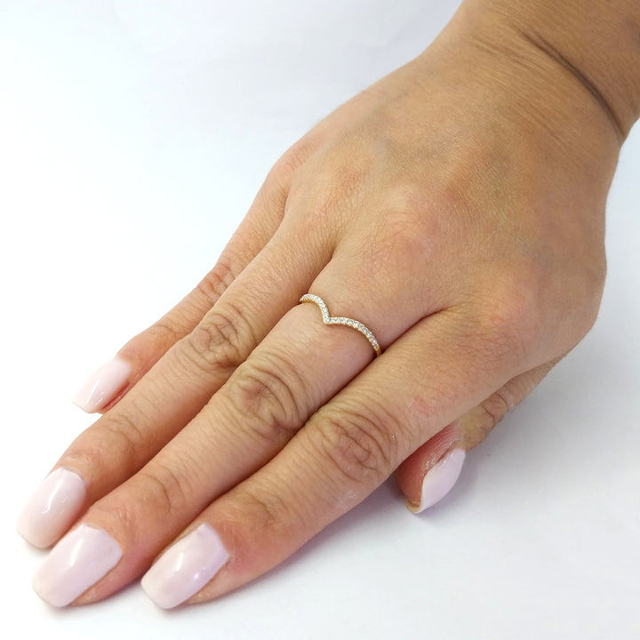 Diamond V Ring