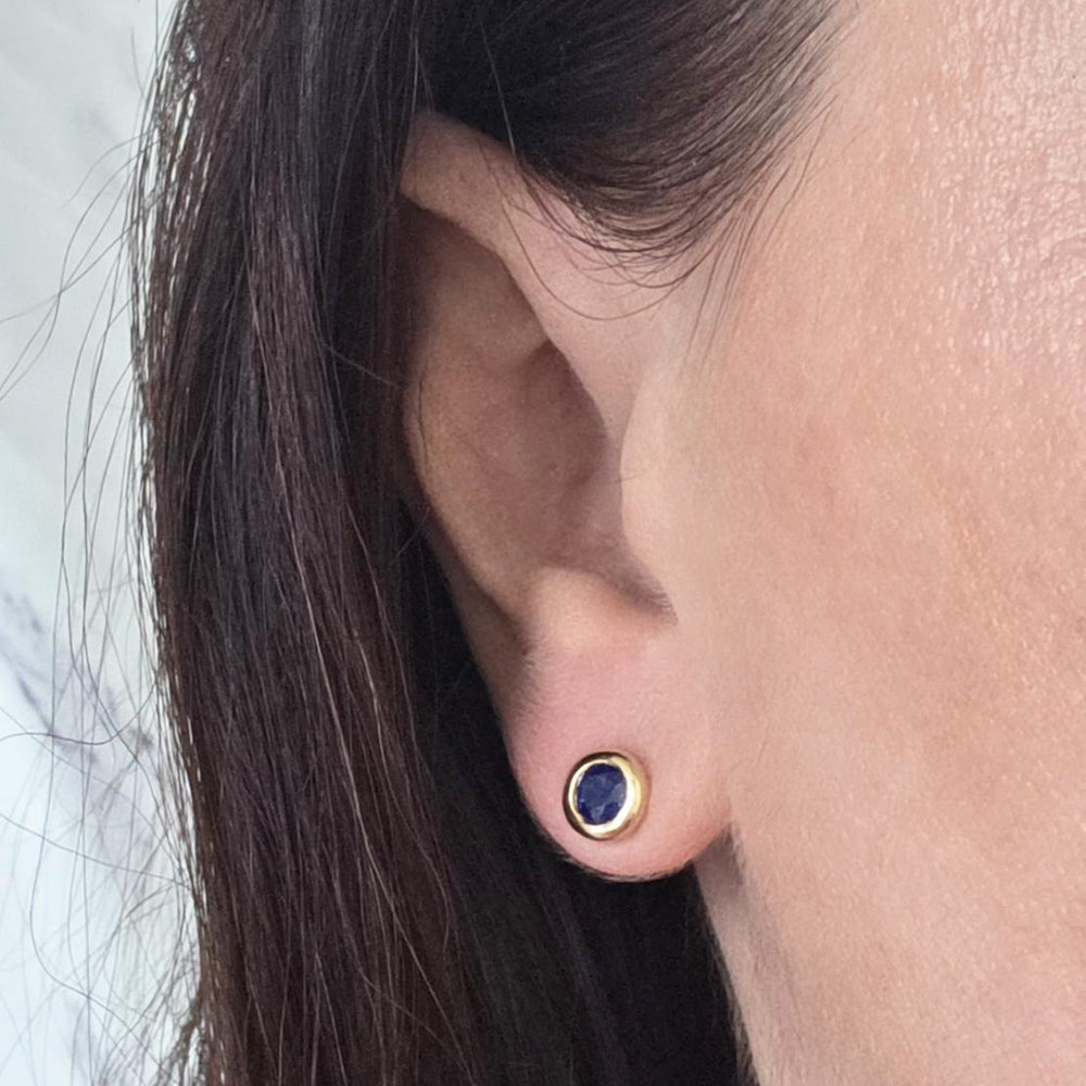 18K Yellow Gold Sapphire Stud Earrings