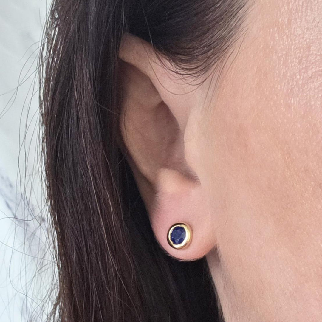 18K Yellow Gold Sapphire Stud Earrings
