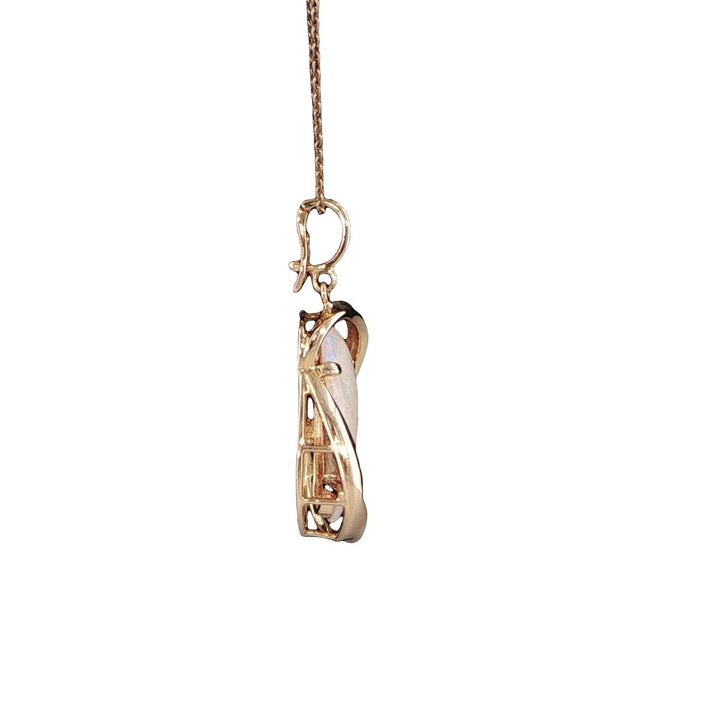 18K Yellow Gold Oval Cabochon Opal Necklace with 14K Gold Chain