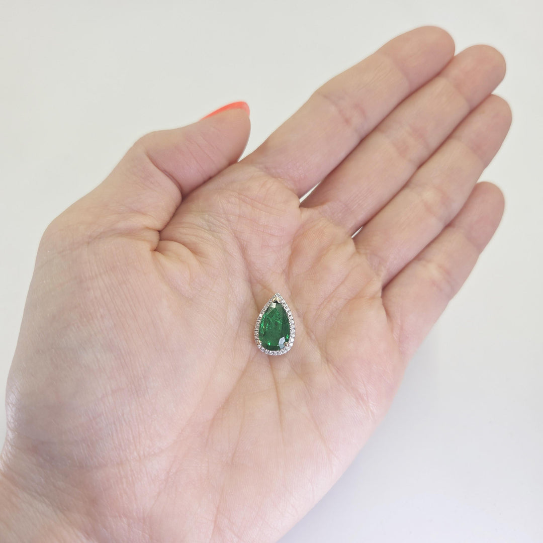 18K White Gold Pear Shape Emerald & Diamond Teardrop Pendant
