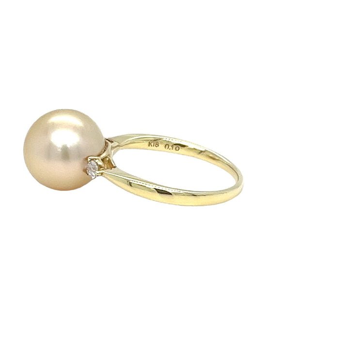 Anillo con halo de diamantes y perlas