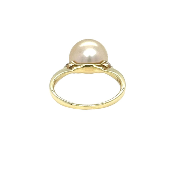 Anillo con halo de diamantes y perlas