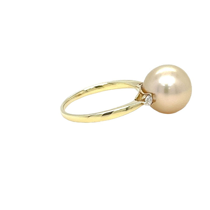 Anillo con halo de diamantes y perlas
