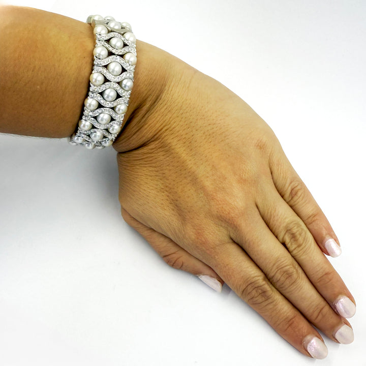 18K White Gold Pearl Diamond Bracelet