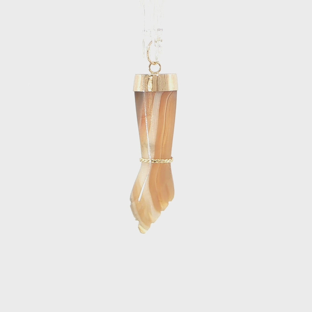 14K Yellow Gold Mano Figa Charm with Carved Agate