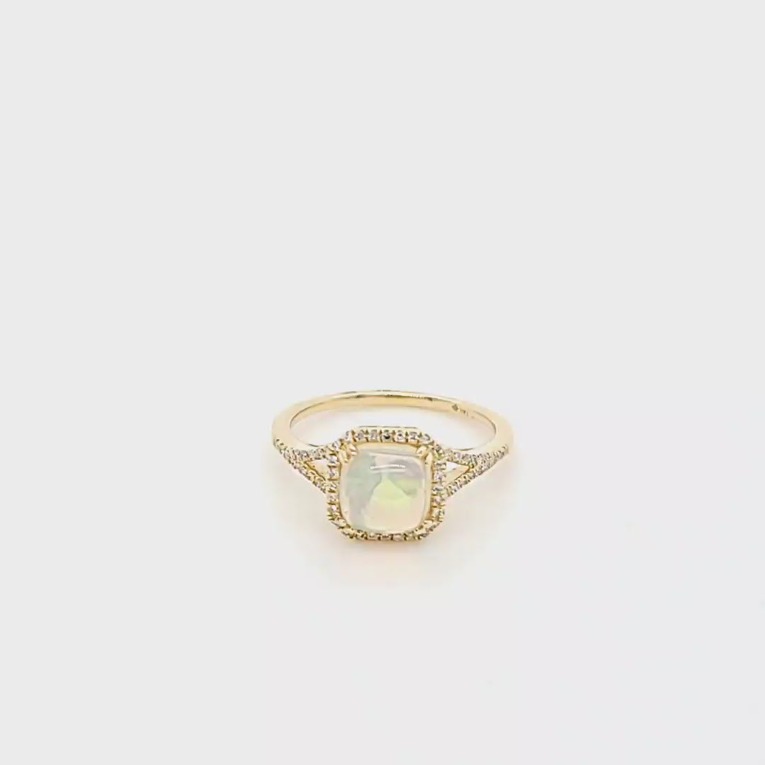 Anillo de ópalo y diamantes