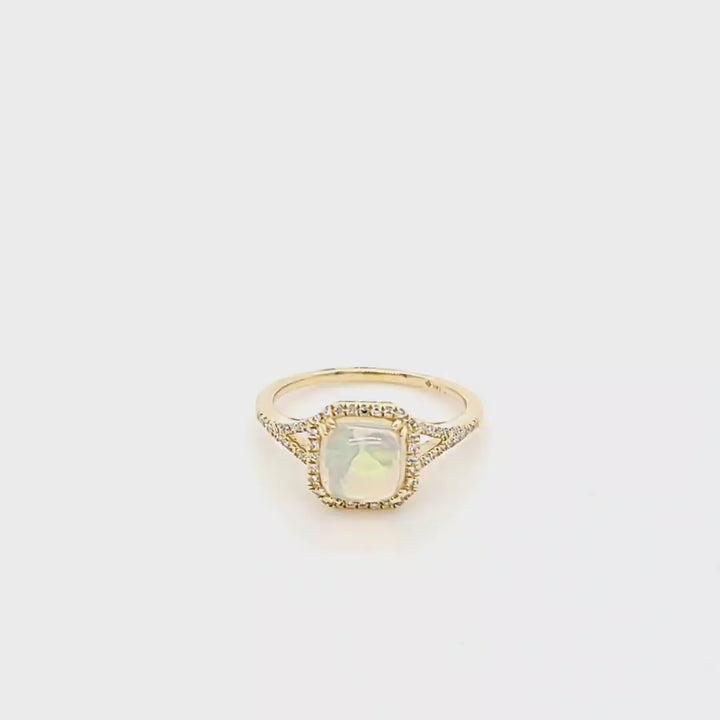Anillo de ópalo y diamantes