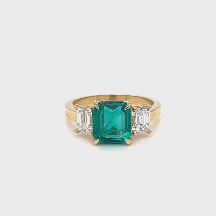 Colombian Emerald and Diamond Ring