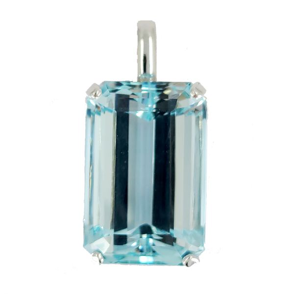 emerald-cut-aquamarine-pendant