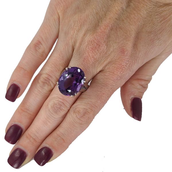 oval-amethyst-ring
