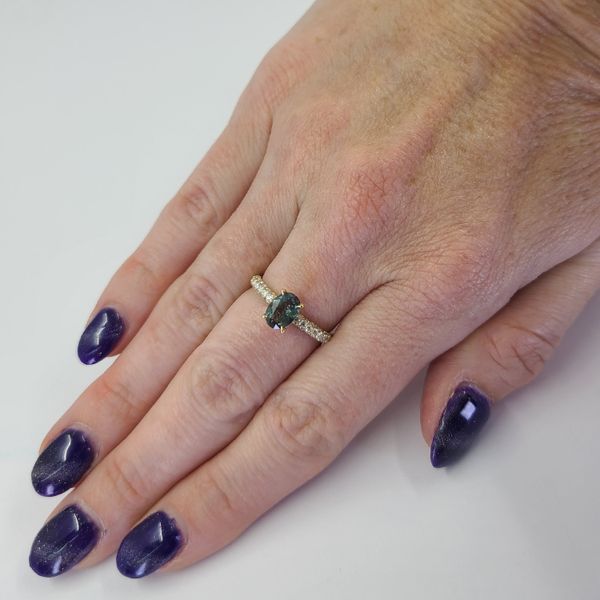 Color-Change Alexandrite Ring