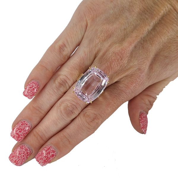 pink-Kunzite-and-yellow-gold-ring