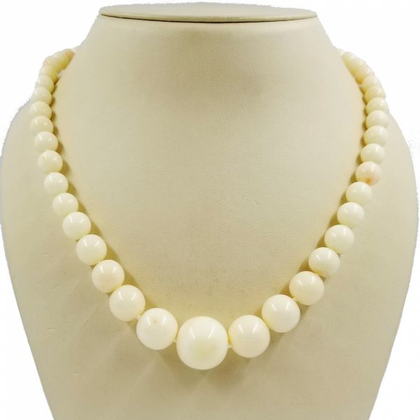 Graduated Coral Bead Necklace