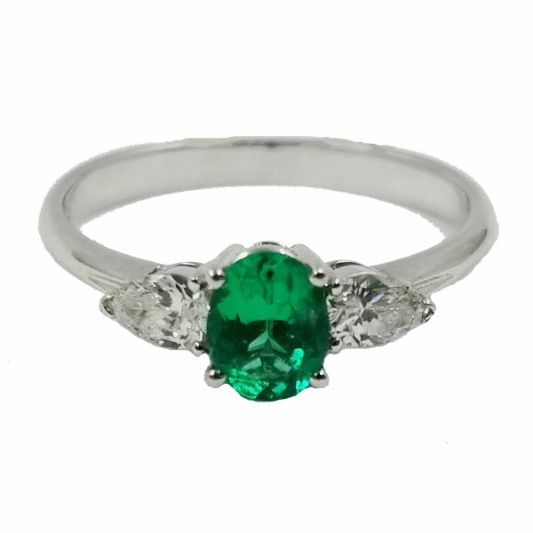 Oval Emerald Ring