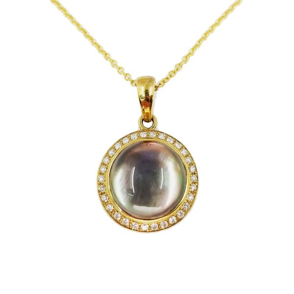 Mother-of-pearl-quartz-diamond-necklace