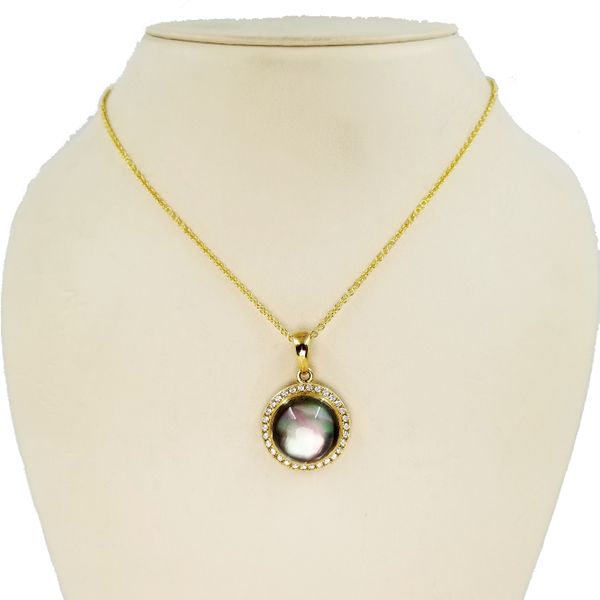 Mother-of-pearl-quartz-diamond-necklace