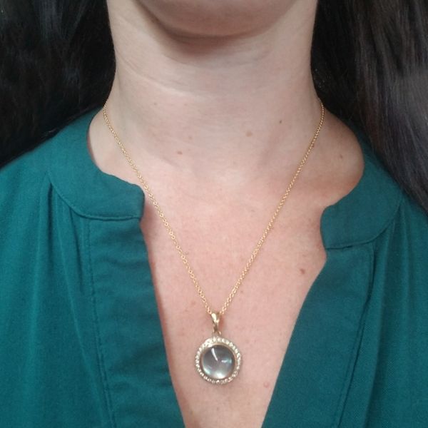 Mother-of-pearl-quartz-diamond-necklace